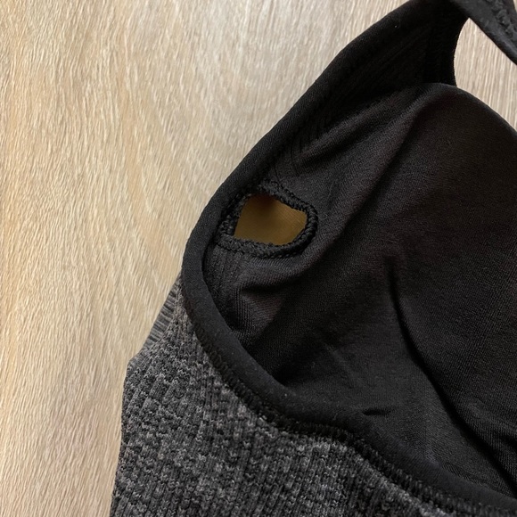 old navy sports bra - Picture 2 of 3